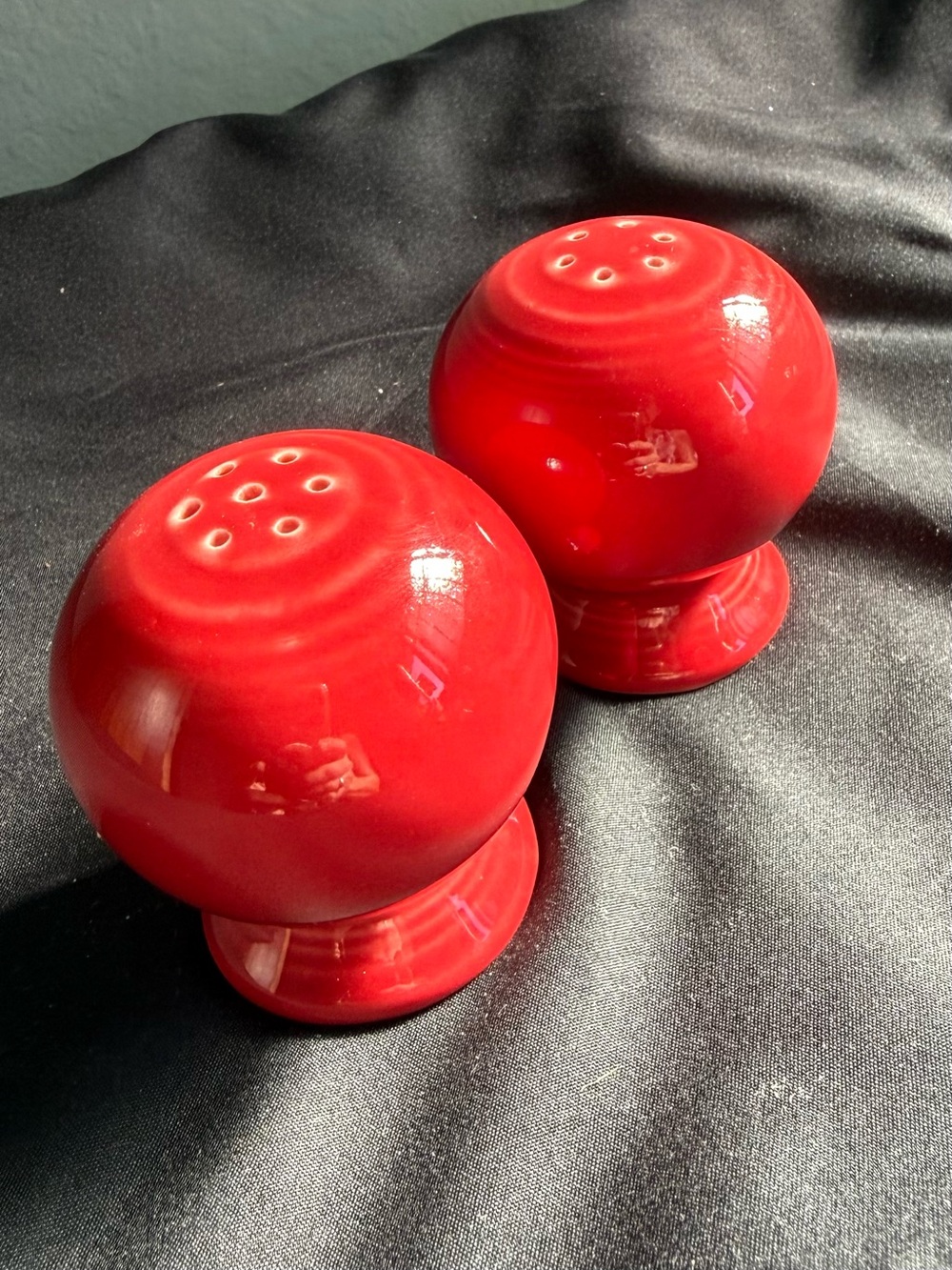 FIESTA WARE Scarlett RED Round 2.5" Salt & Pepper Shakers w Stoppers Unused